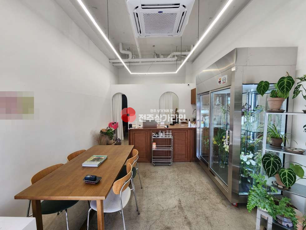 전북 전주완산구 효자동2가 ⭐화이트톤 깔끔 상가⭐카페, 꽃집, 옷가게 추천⭐대로변 상가⭐ 월세 매물번호 13839 사진 2