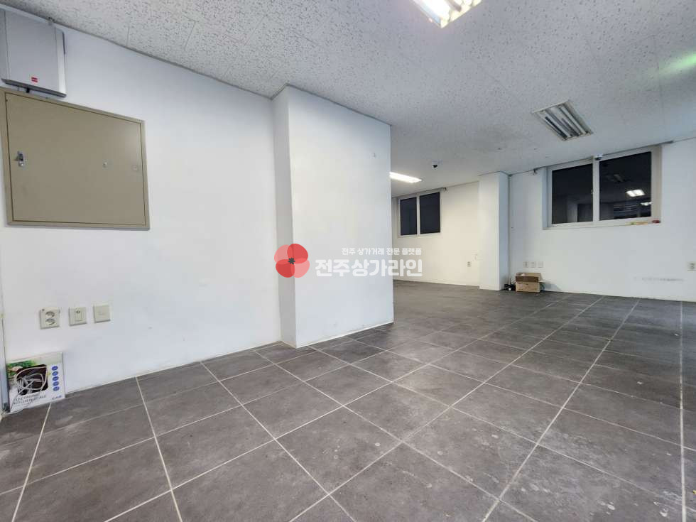 전북 전주완산구 중화산동2가 ⭐중화산동 뷰티샵, 카페, 사무실 추천⭐깔끔한 구조⭐ 월세 매물번호 13830 사진 3