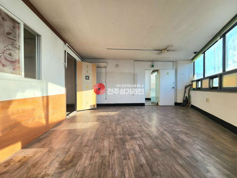 전북 전주덕진구 덕진동1가 ⭐백제교 사거리⭐채광맛집⭐가시성 굿⭐사무실, 스튜디오 추천⭐ 월세 매물번호 13940 사진 2