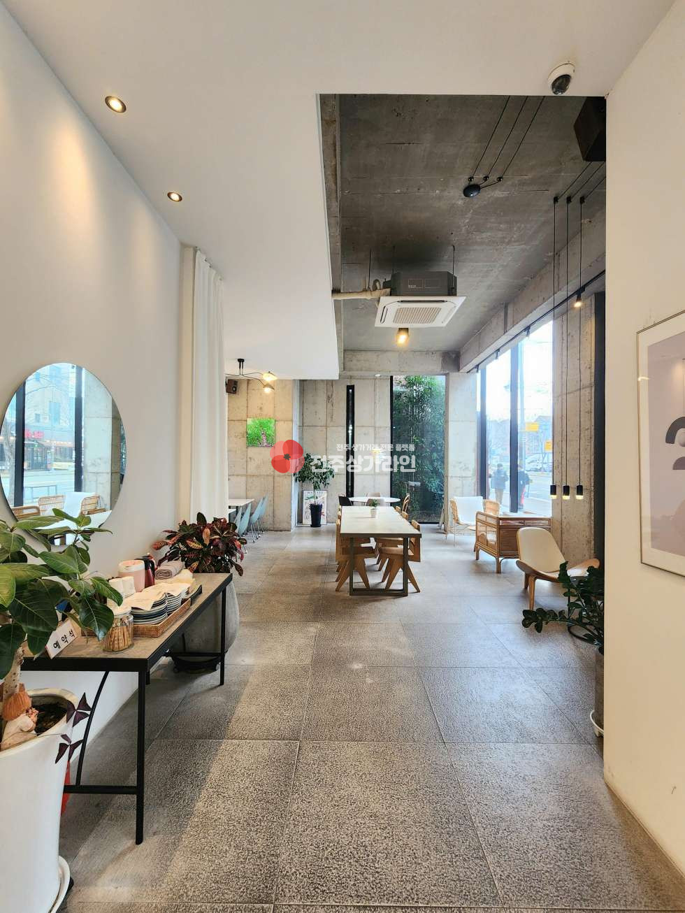 전북 전주완산구 효자동3가 ⭐성업중인 예쁜 브런치 카페⭐홍리단길 ⭐양도양수⭐ 월세 매물번호 13908 사진 4