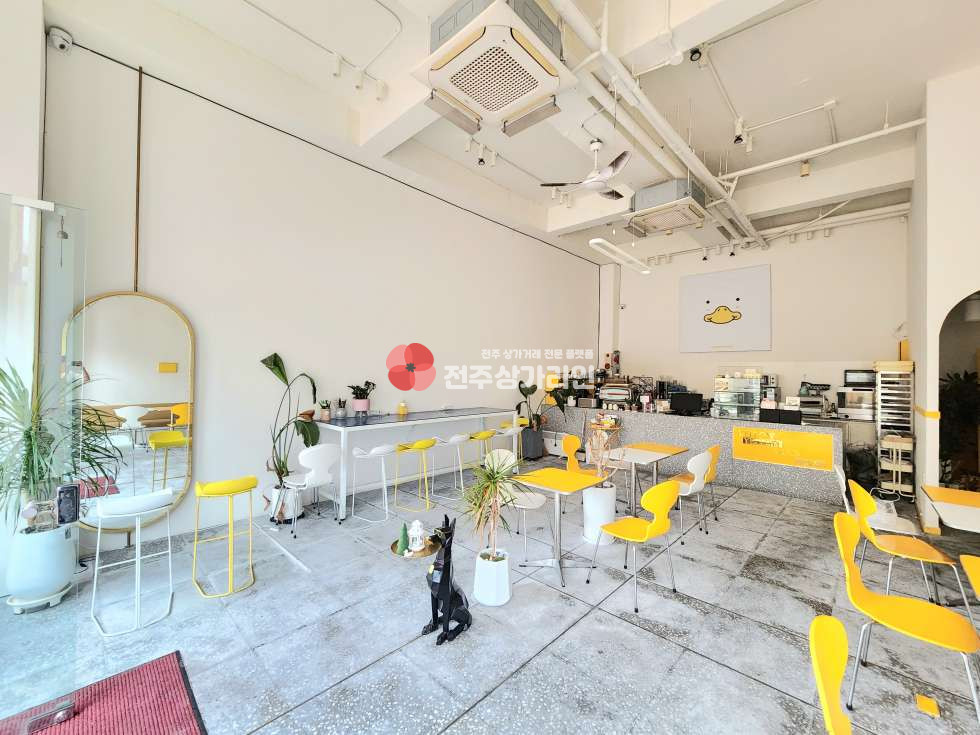 전북 전주완산구 효자동3가 ⭐예쁜 카페 양도양수⭐효자동⭐ 월세 매물번호 13776 사진 3