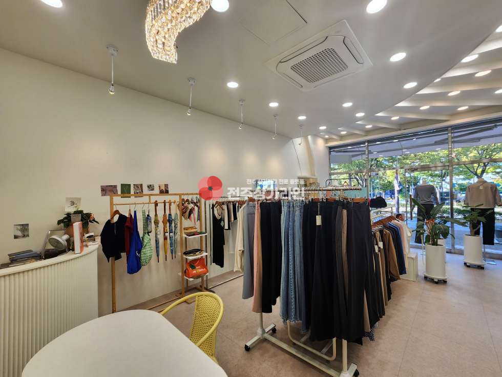 전북 전주완산구 효자동2가 ⭐효자동 옷가게 상가 임대⭐깔끔한 인테리어⭐타 업종 가능 월세 매물번호 13793 사진 4