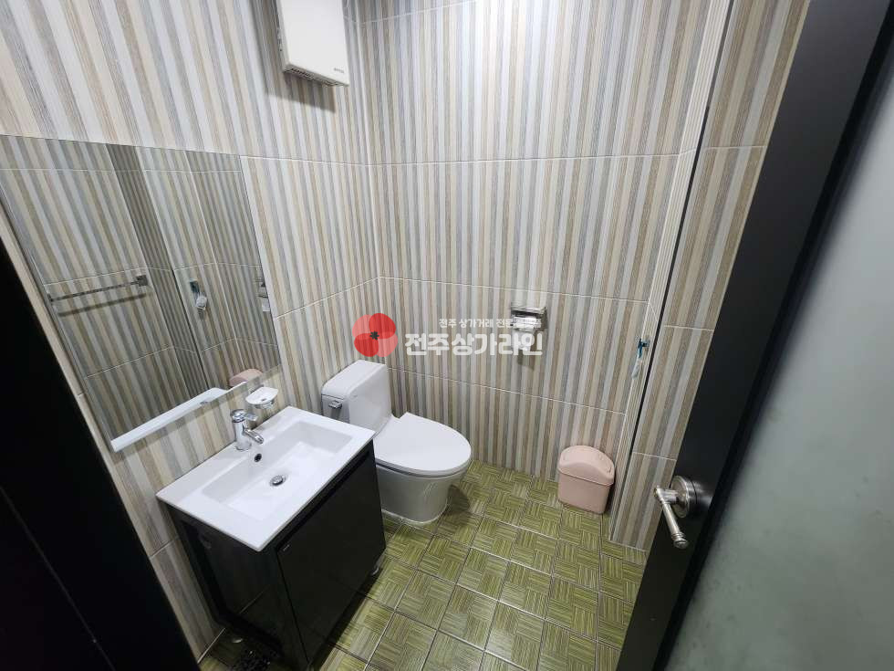 전북 전주완산구 중화산동2가 ⭐80평대 중화산동 대로변 상가⭐시인성 좋음⭐ 월세 매물번호 14097 사진 12