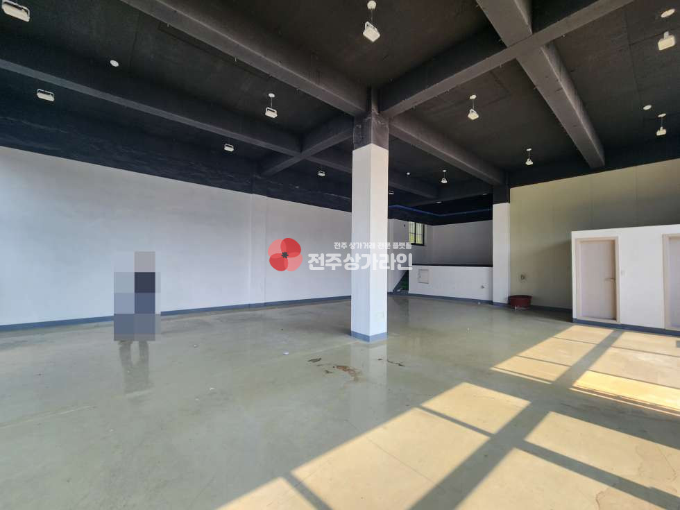 전북 전주덕진구 송천동2가 ⭐인테리어 깔끔한 송천동 상가임대⭐ 월세 매물번호 14100 사진 2
