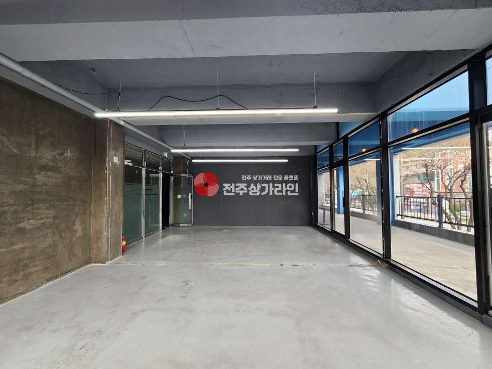 전북 전주덕진구 우아동2가 ⭐넓은테라스있는사무실⭐대로변도시뷰⭐신축급깔끔한곳⭐ 월세 매물번호 14010 사진 3
