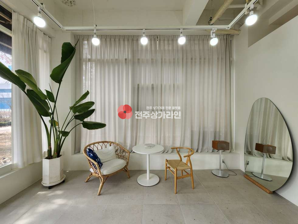 전북 전주완산구 효자동3가 ⭐무권리금⭐네일샵 양도양수⭐높은 층고,감성인테리어⭐ 월세 매물번호 14022 사진 6