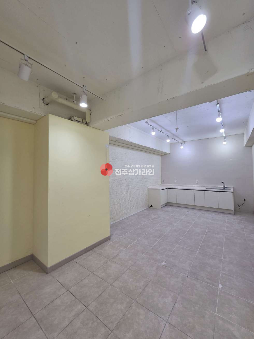 전북 전주완산구 효자동3가 ⭐효자동 인테리어 완비된 소형상가 ⭐디저트카페,무인샵,네일샵 등 추천⭐ 월세 매물번호 14366 사진 3