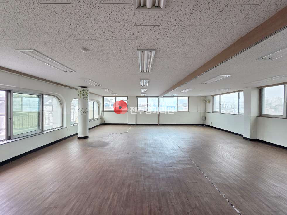 전북 전주완산구 중화산동2가 ⭐중화산동 가성비 좋은 대형 사무실 임대 추천⭐ 월세 매물번호 14486 사진 3
